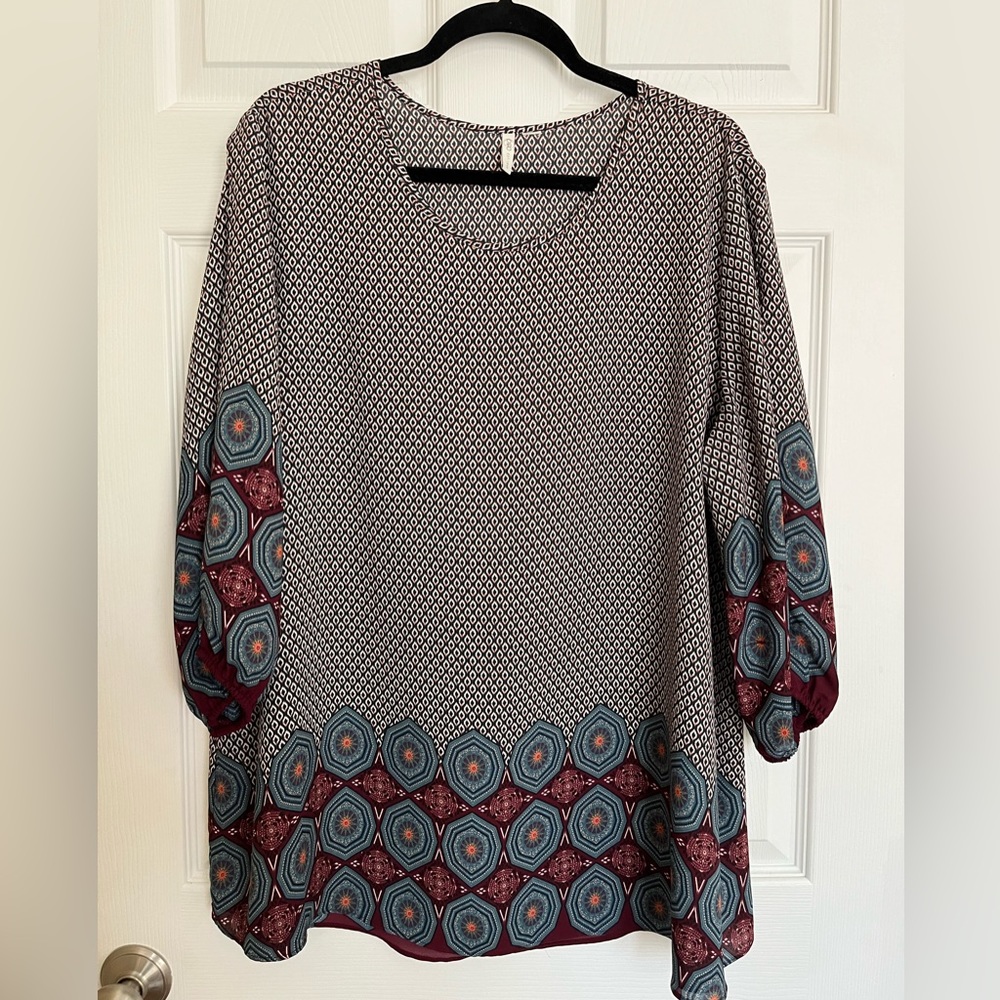 Cato Woman 100% Polyester Top No Sz tag ?14/16 Multi Colored 3/4 Cold Shoulder